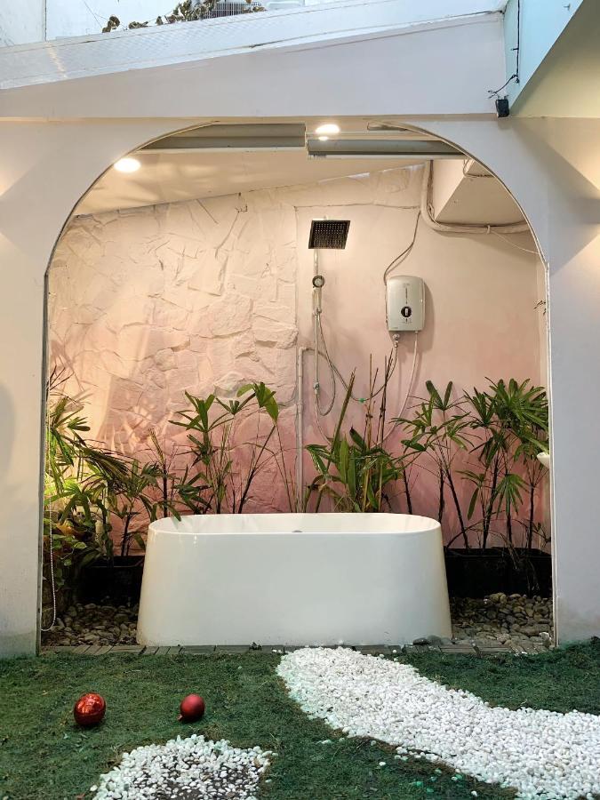 Ở trọ Handstay Saigon - P00 - Open Garden In Downtown