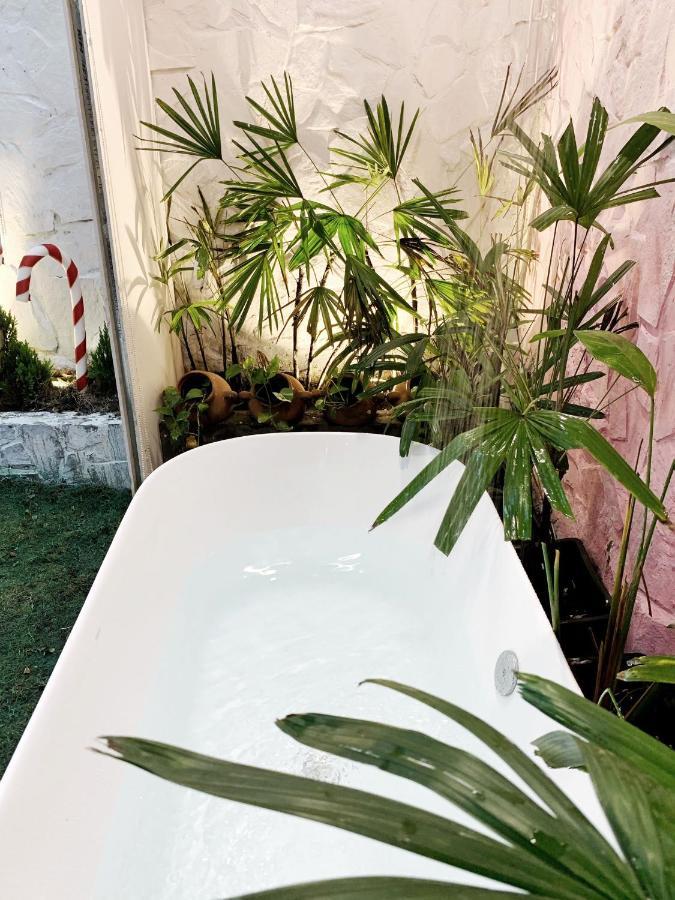 Ở trọ Handstay Saigon - P00 - Open Garden In Downtown *